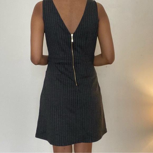 Dorothy Perkins Pinstripe suit Gray pinafore dress, with leather pockets. - Picture 6 of 7